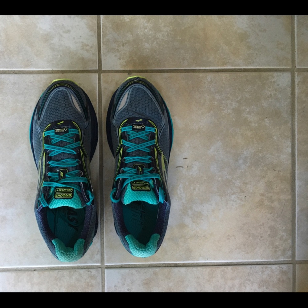 Brooks Ghost 8, Gortex woman’s running shoes